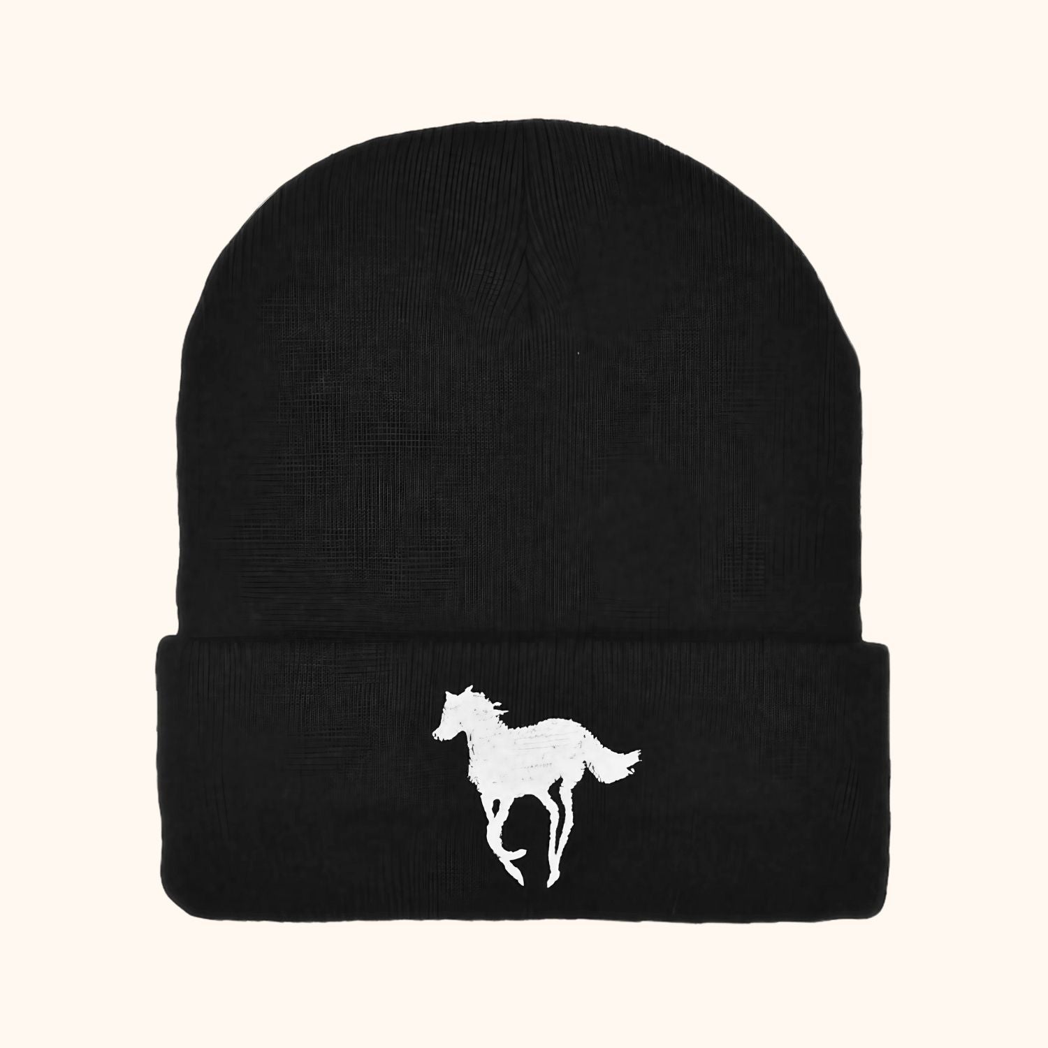 Bonnet noir avec son petit cheval