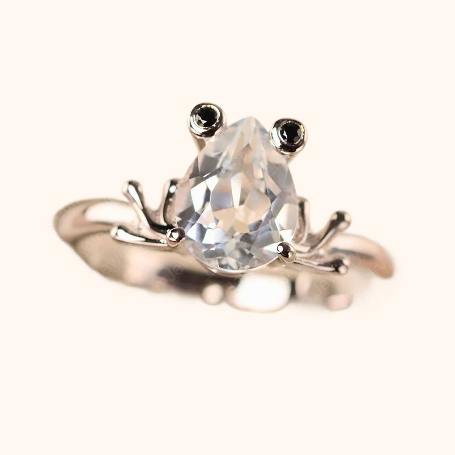 Bague la mignonne grenouille de cristal
