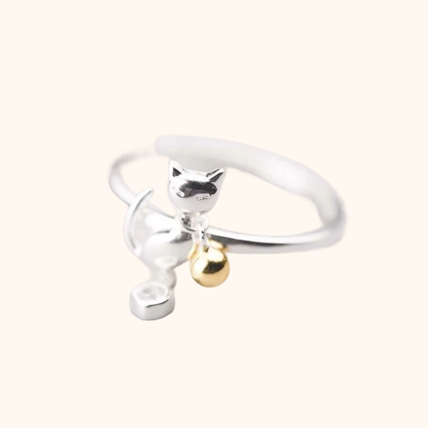 Bague chat argentée et sa clochette dorée