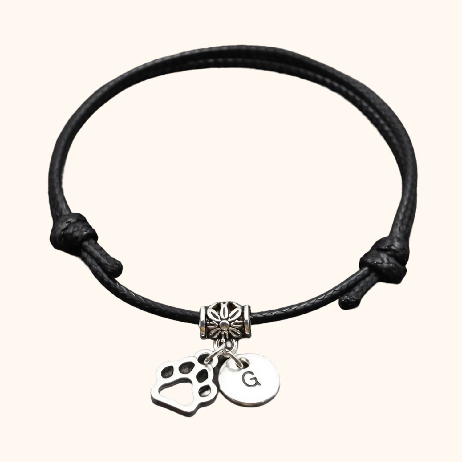 Bracelet noir patte de chien et sa lettre