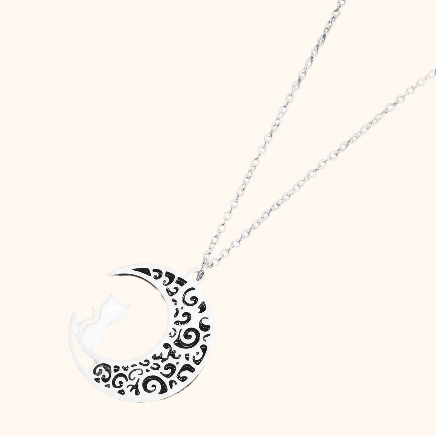 Collier argenté chat perché sur la lune