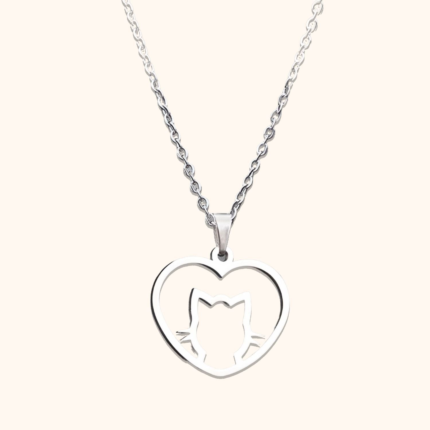 Collier argenté chat accompagné d'un cœur