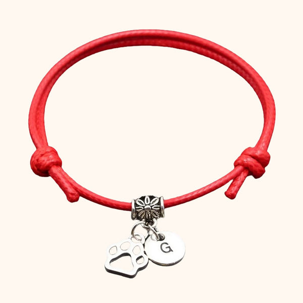 Bracelet rouge patte de chien et sa lettre