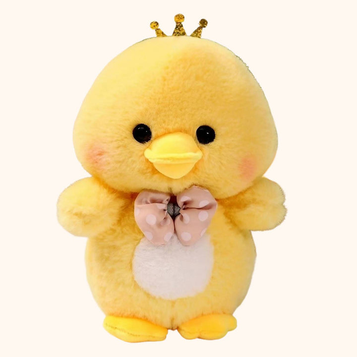 Un adorable poussin en peluche jaune avec une couronne dorée et un nœud papillon à pois roses