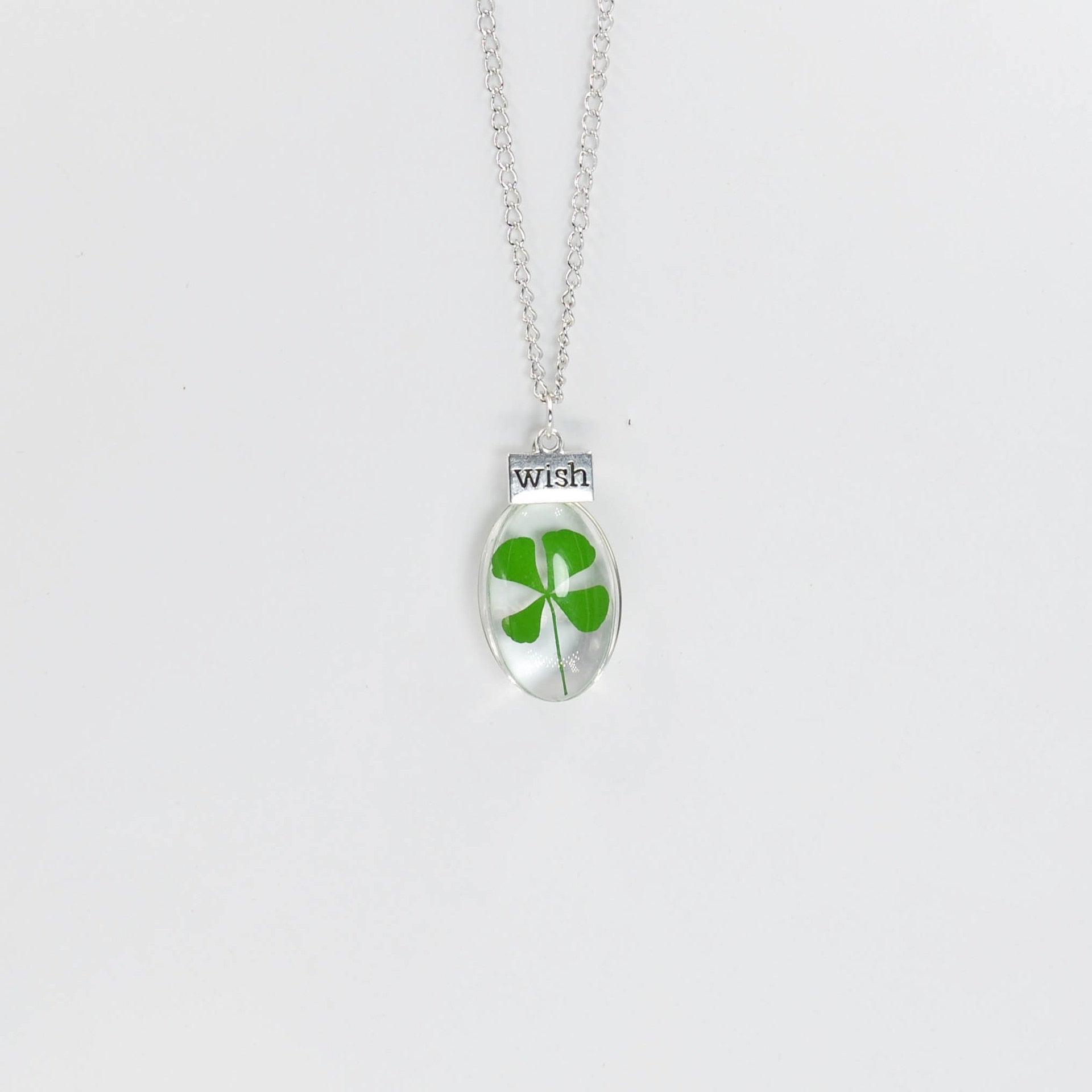 Collier Ciré Noir Avec Pendentif Trèfle 19x16 Mm – Neuf Sans Emballage
