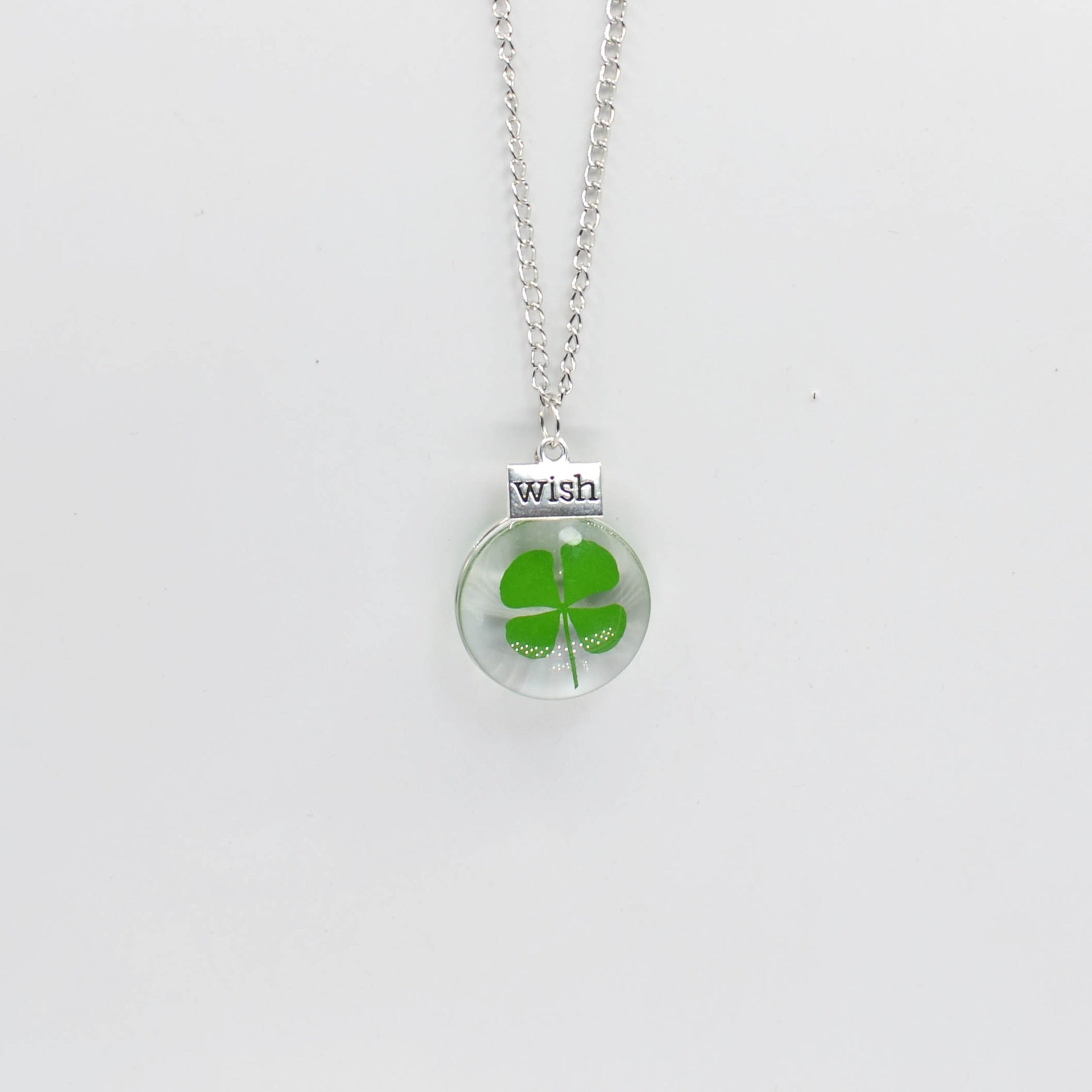 Collier En Organza Vert Avec Pendentif Trèfle - Dimensions 19 X 16 Mm, Sans Emballage