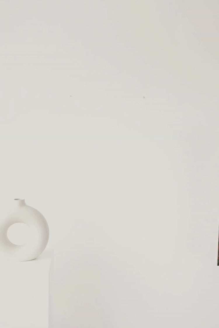 Un coin de paradis où la nature s'exprime en couleurs et parfums, offrant un tableau vivant de sérénité champêtre