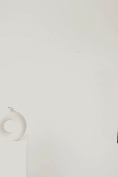 Sous le soleil éclatant, nos vaches ornées de parures florales défilent fièrement, transformant la campagne en une scène de féérie rurale