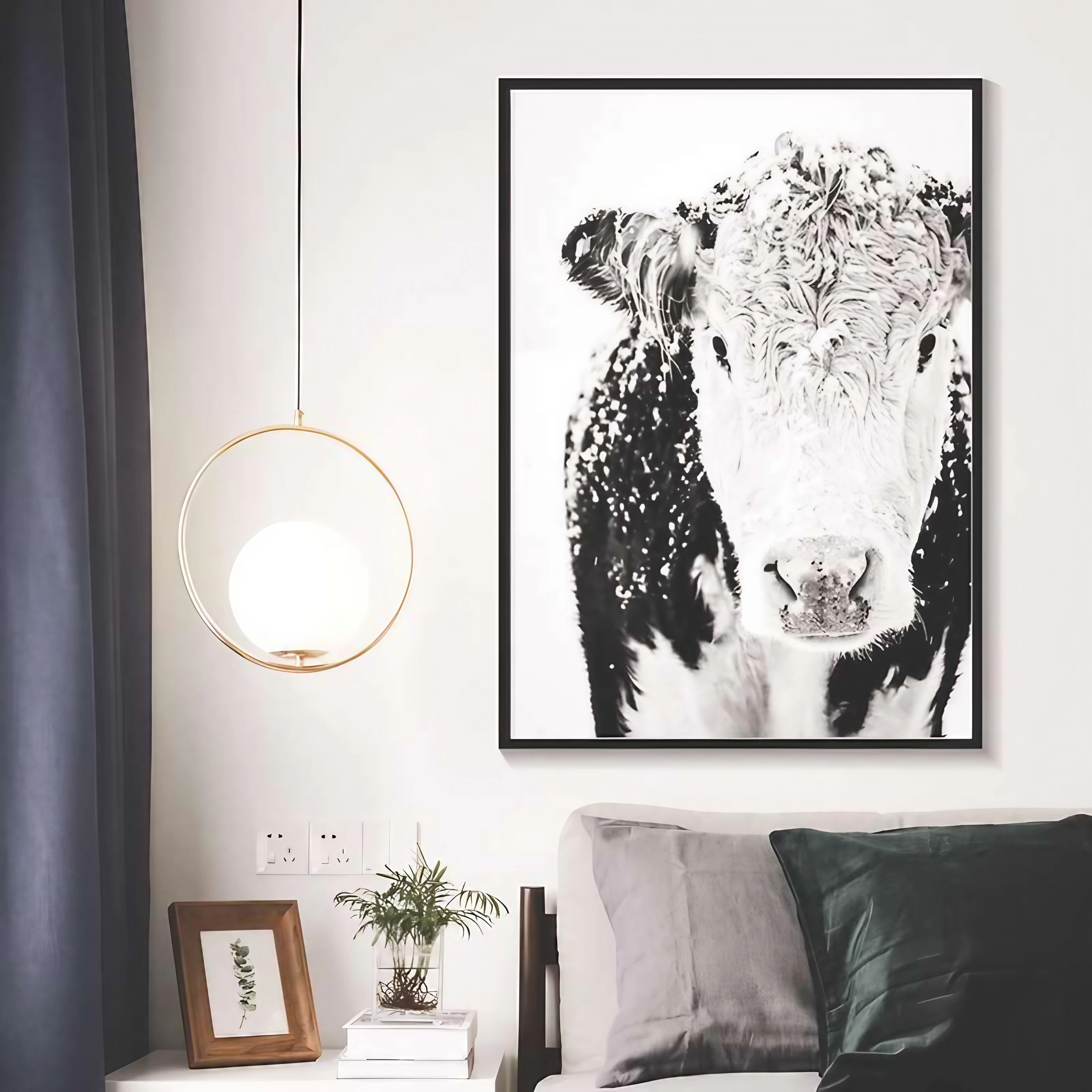 Tableau noir et blanc la vache sous la neige