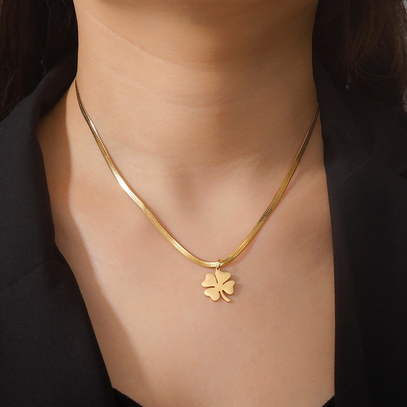 Collier avec trèfle